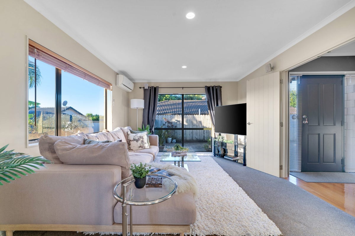 10 Phoenicia Court, The Gardens, Auckland - Carousel 2