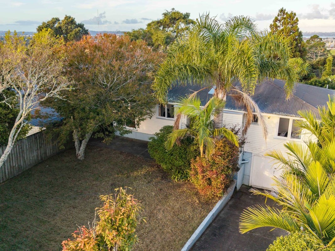 18 Chorley Avenue, Massey, Auckland - Carousel 1