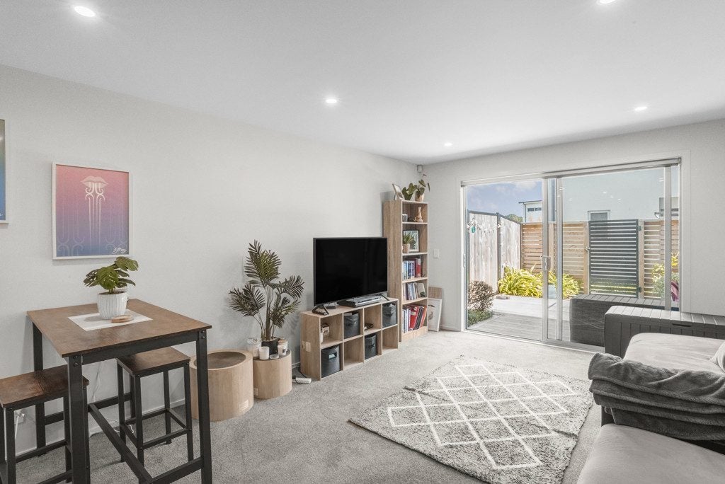 24A Barber Grove, Moera, Lower Hutt - Carousel 2