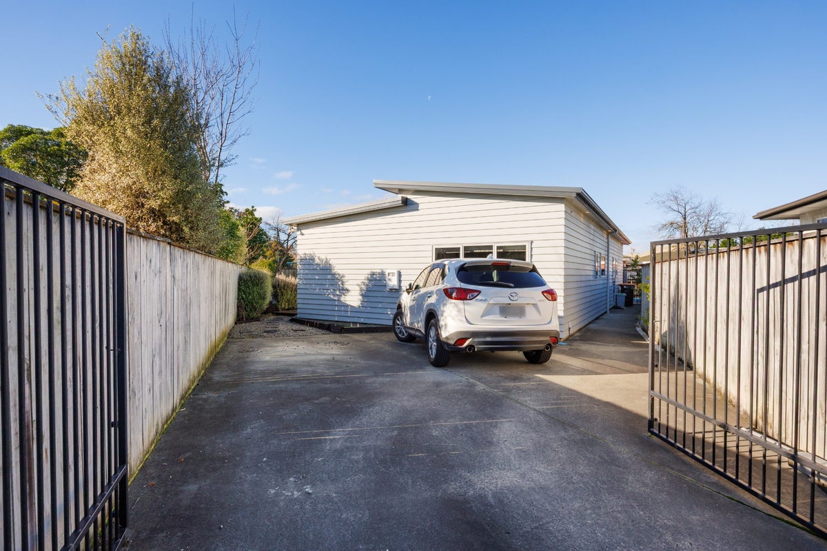 20 Ilford Place, Awapuni, Palmerston North - Carousel 2