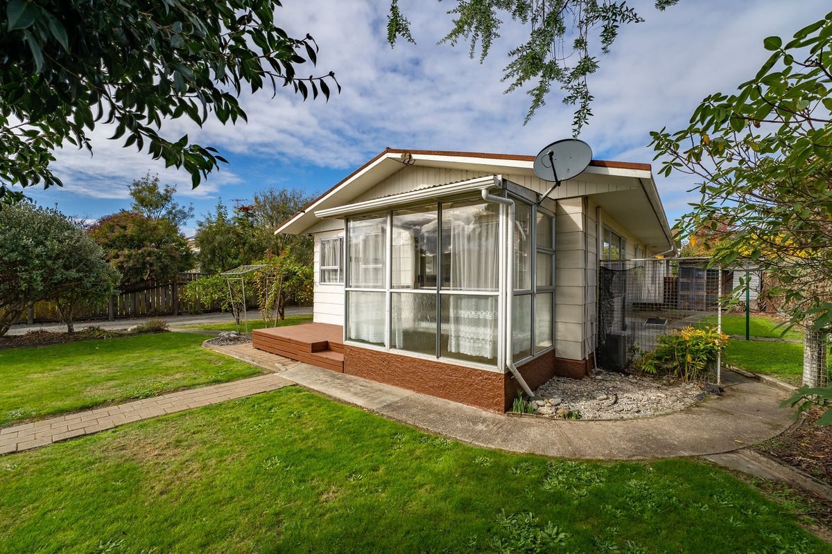 78A Whitby Road, Wakefield, Wakefield - Carousel 1
