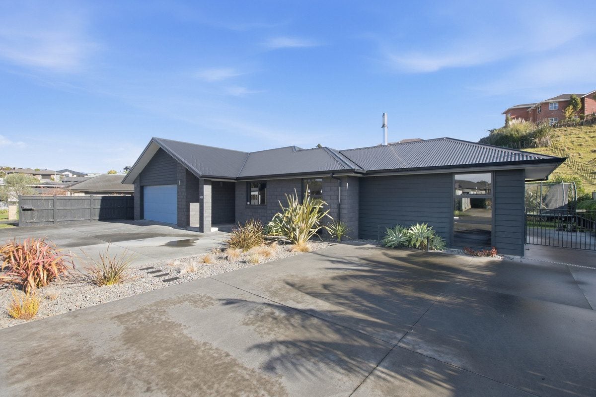 40 Cyrus Street, Whalers Gate, New Plymouth - Carousel 1