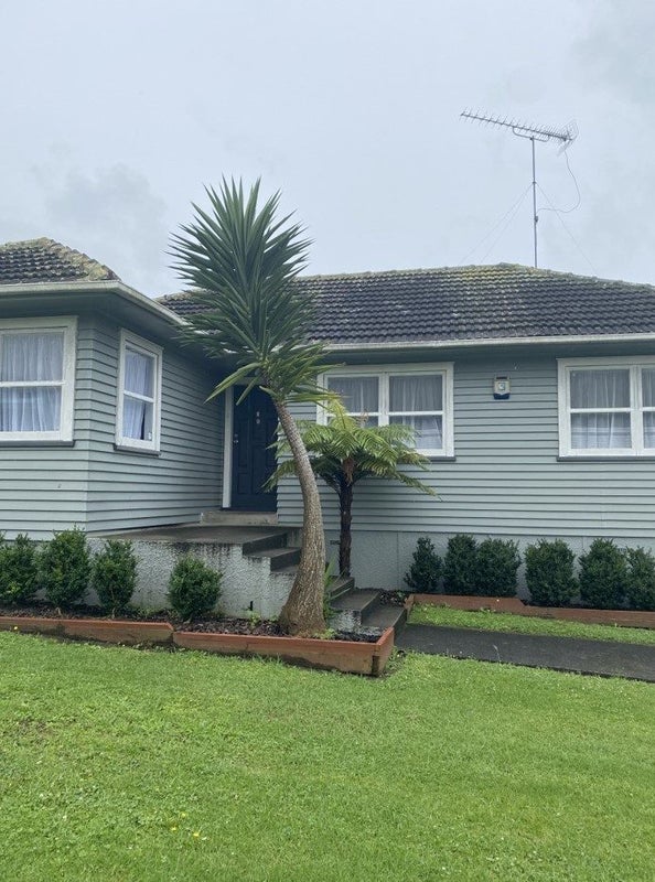 12 Okareka Place, Pakuranga Heights, Auckland - Carousel 1