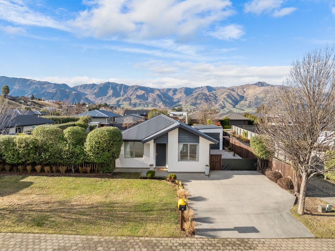 3 Little Maude Drive, Wanaka - Carousel 1