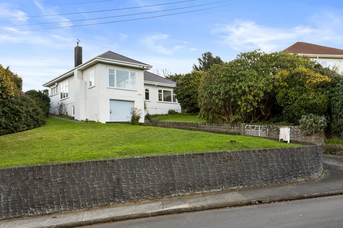 17 Hampton Hill Road, Tawa, Wellington - Carousel 1