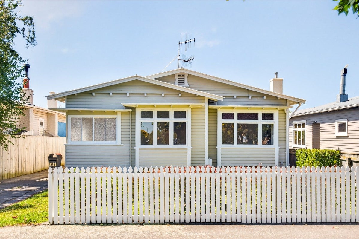 231 Georges Drive, Napier South, Napier - Carousel 1