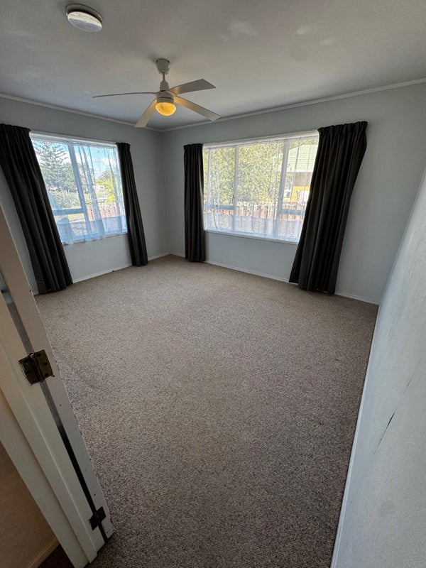 2 Rakatau Place, Ruakaka - Carousel 14