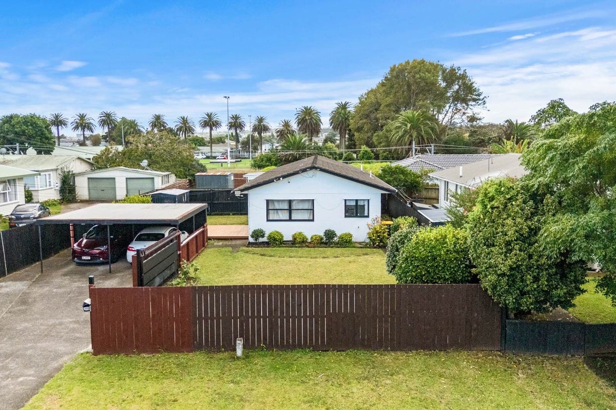 1/108 Gloucester Road, Manurewa, Auckland - Carousel 1