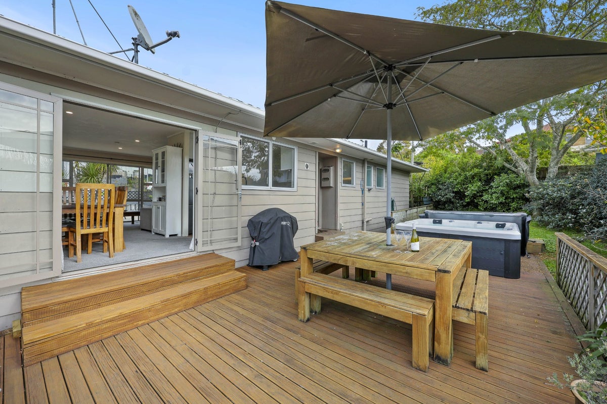 17 Sherie Place, Howick, Auckland - Carousel 1