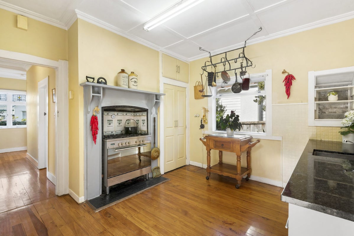 1/18 Gladstone Road, Northcote, Auckland - Carousel 2