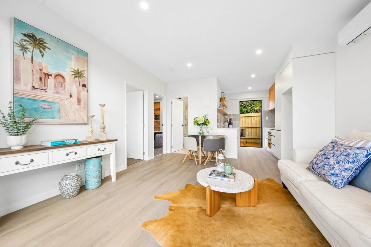 2/92 Titirangi Road, New Lynn, Auckland - Carousel 2