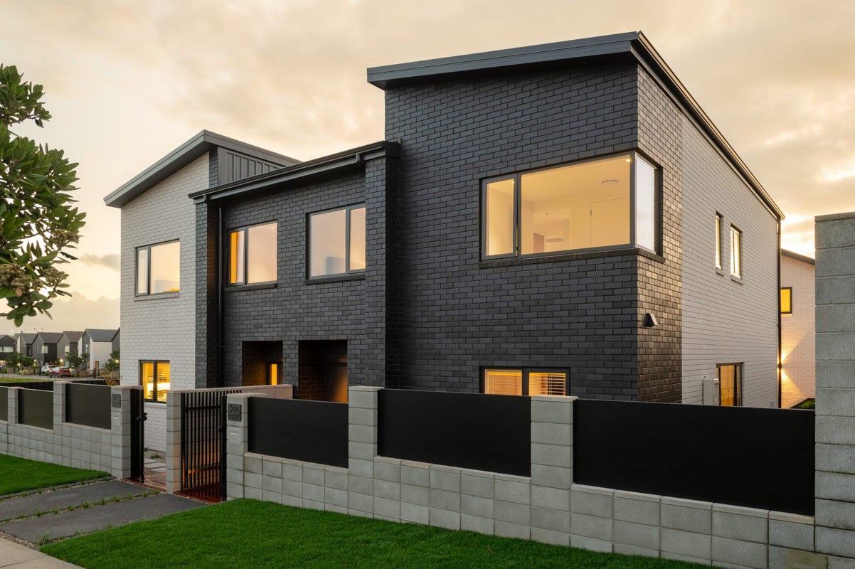 11 Kauri Point Drive, Rototuna North, Hamilton - Carousel 2