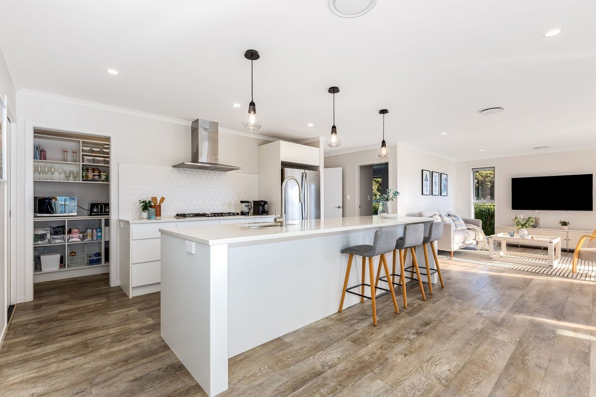 191 Navigation Drive, Whitby, Porirua - Carousel 2