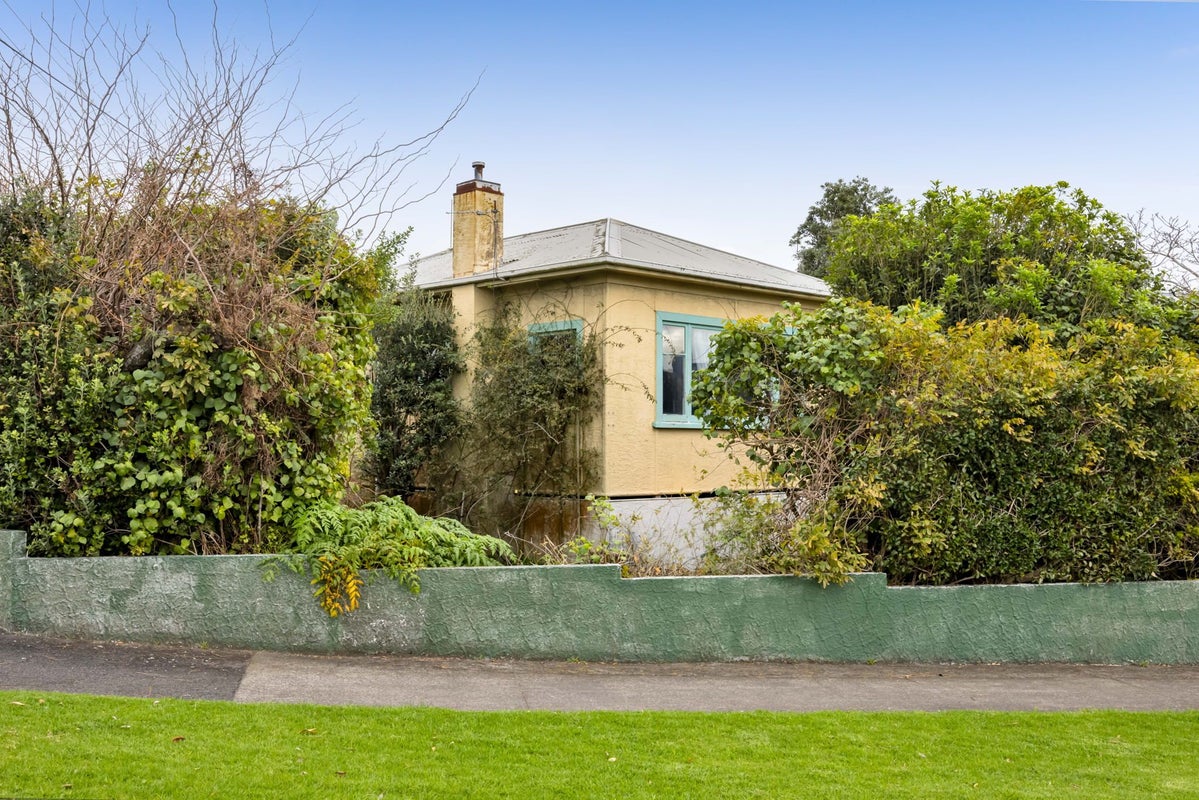 79 Clemow Road, Fitzroy, New Plymouth - Carousel 1