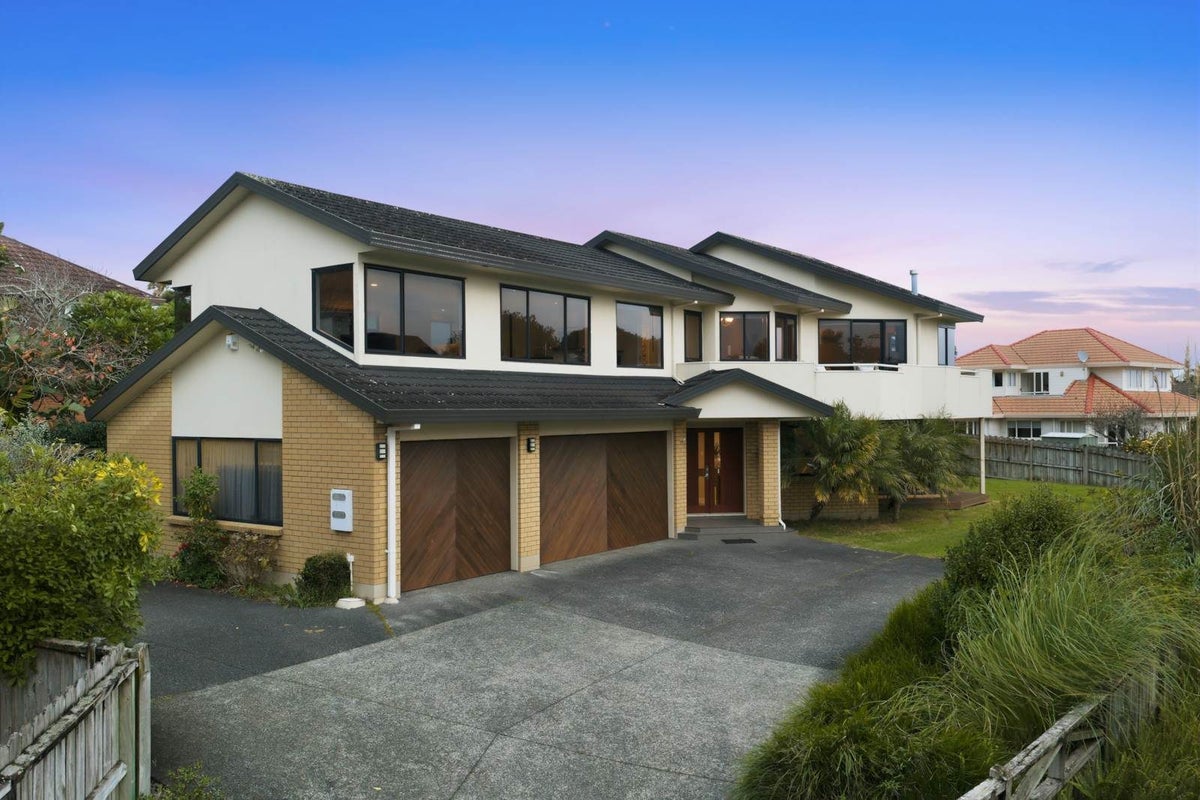 8 Chiania Place, Somerville, Manukau - Carousel 1