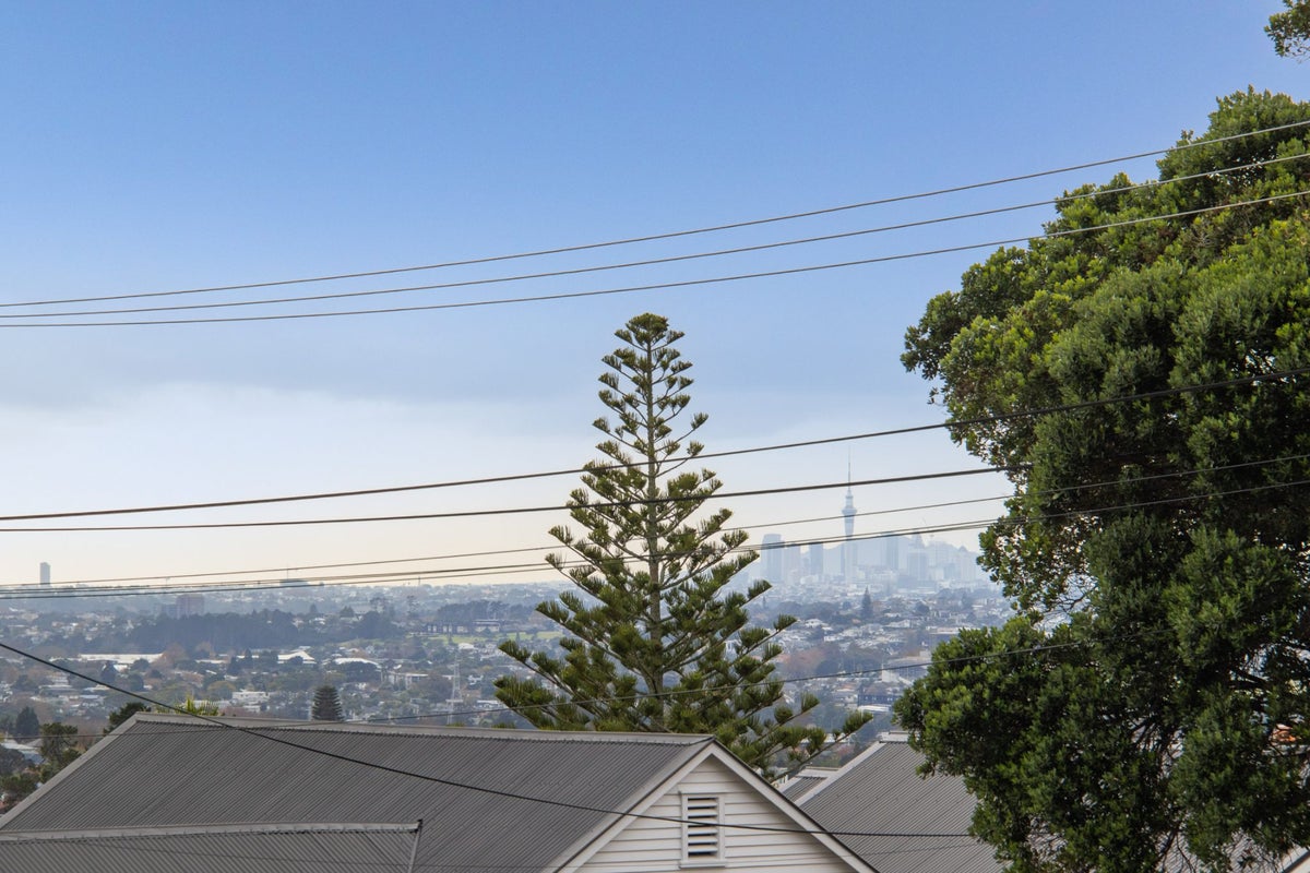 1/2 Routley Drive, Glen Eden, Auckland - Carousel 2