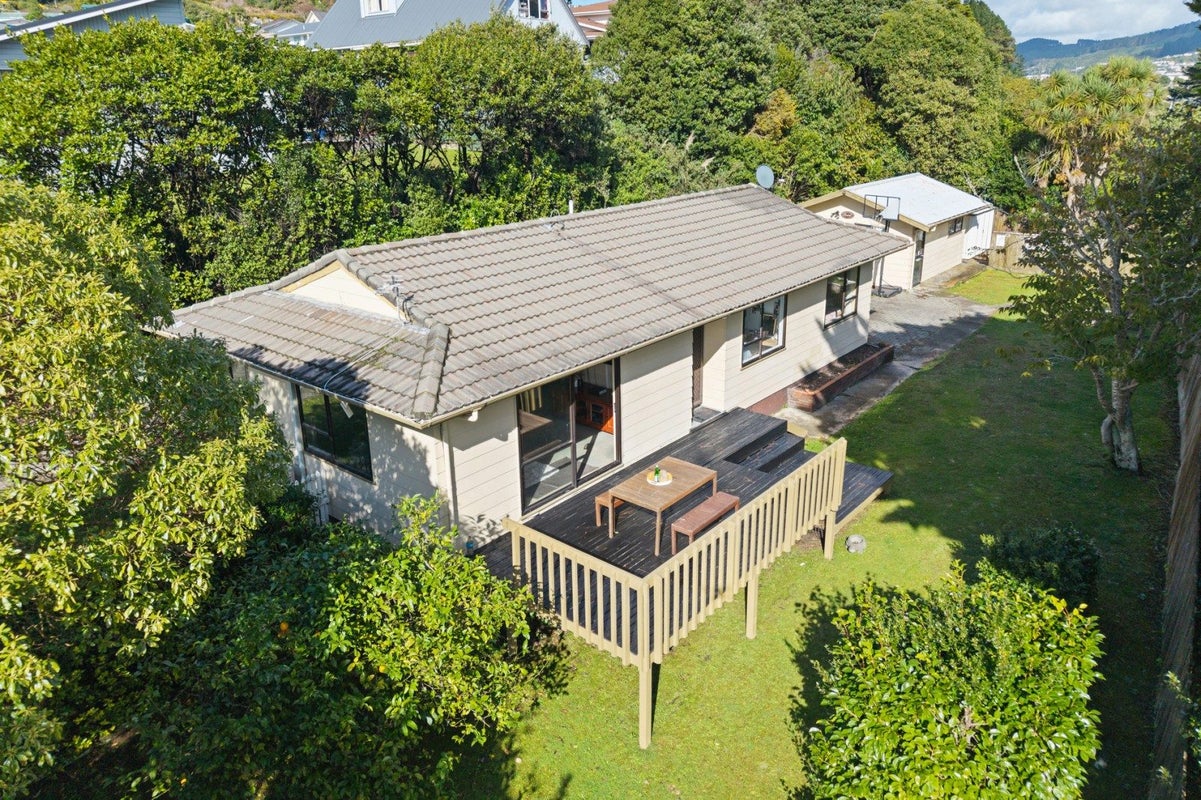 6 Japonica Crescent, Ranui, Porirua - Carousel 2