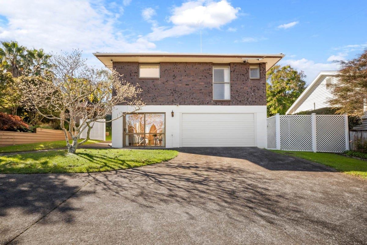 1/521 Beach Road, Murrays Bay, Auckland - Carousel 1