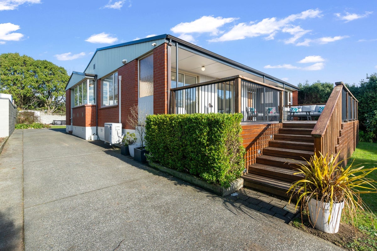 5 Kauri Terrace, Hargest, Invercargill - Carousel 1