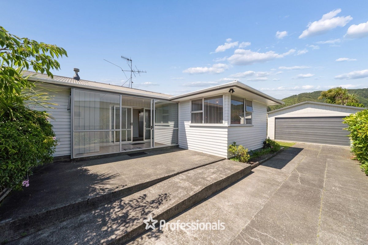 15 Wetherby Grove, Wainuiomata, Lower Hutt - Carousel 1