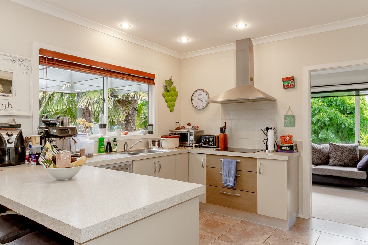 10 Somes Place, Poraiti, Napier - Carousel 2