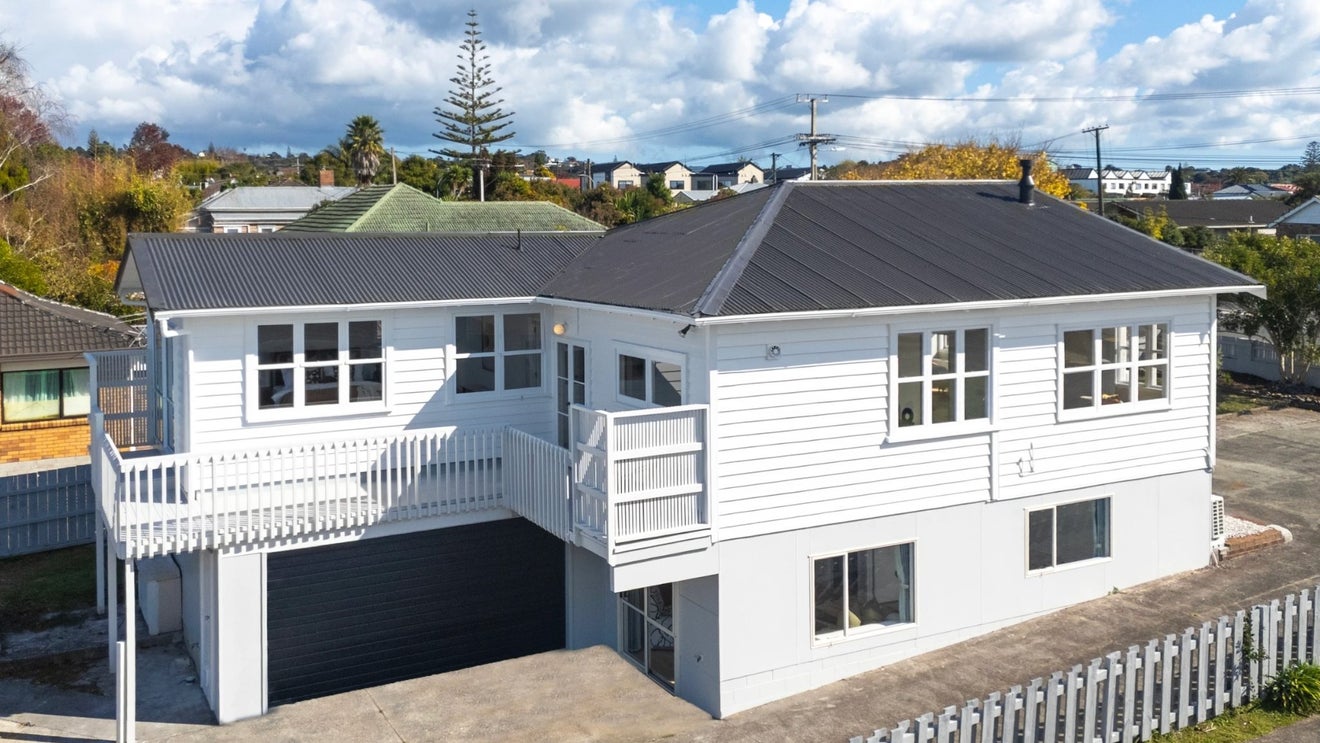 60 Titirangi Road, New Lynn, Auckland - Carousel 1