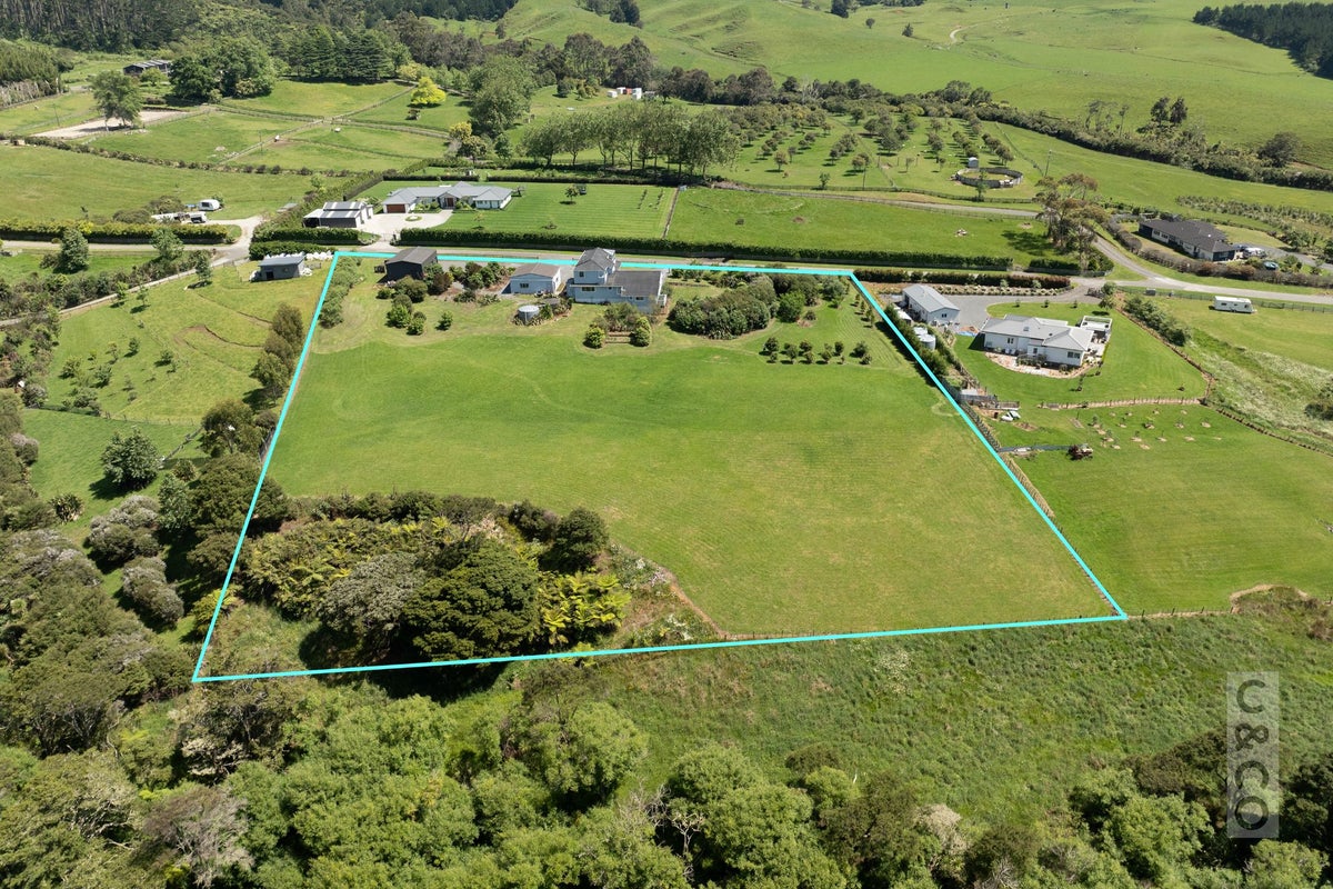 83 Mount Albion Rise, Taupaki, Henderson - Carousel 1