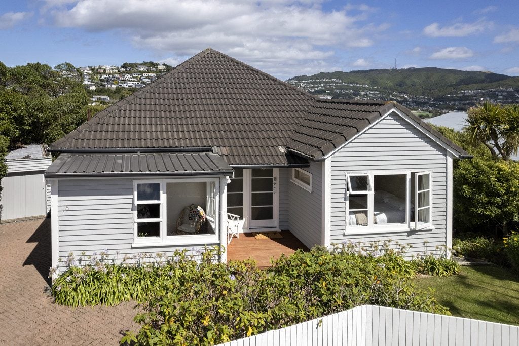 15 Pelorous Street, Paparangi, Wellington - Carousel 2