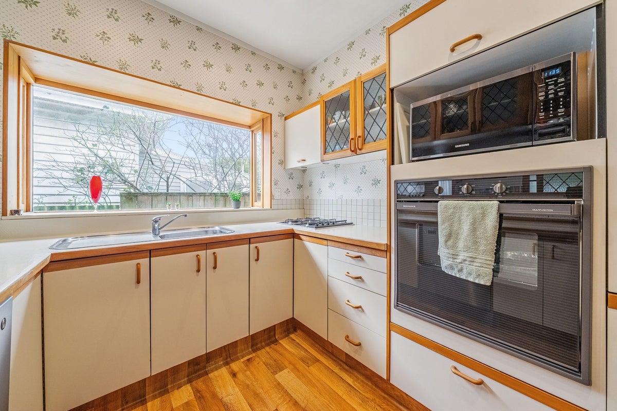 22 Puriri Street, Woburn, Lower Hutt - Carousel 2