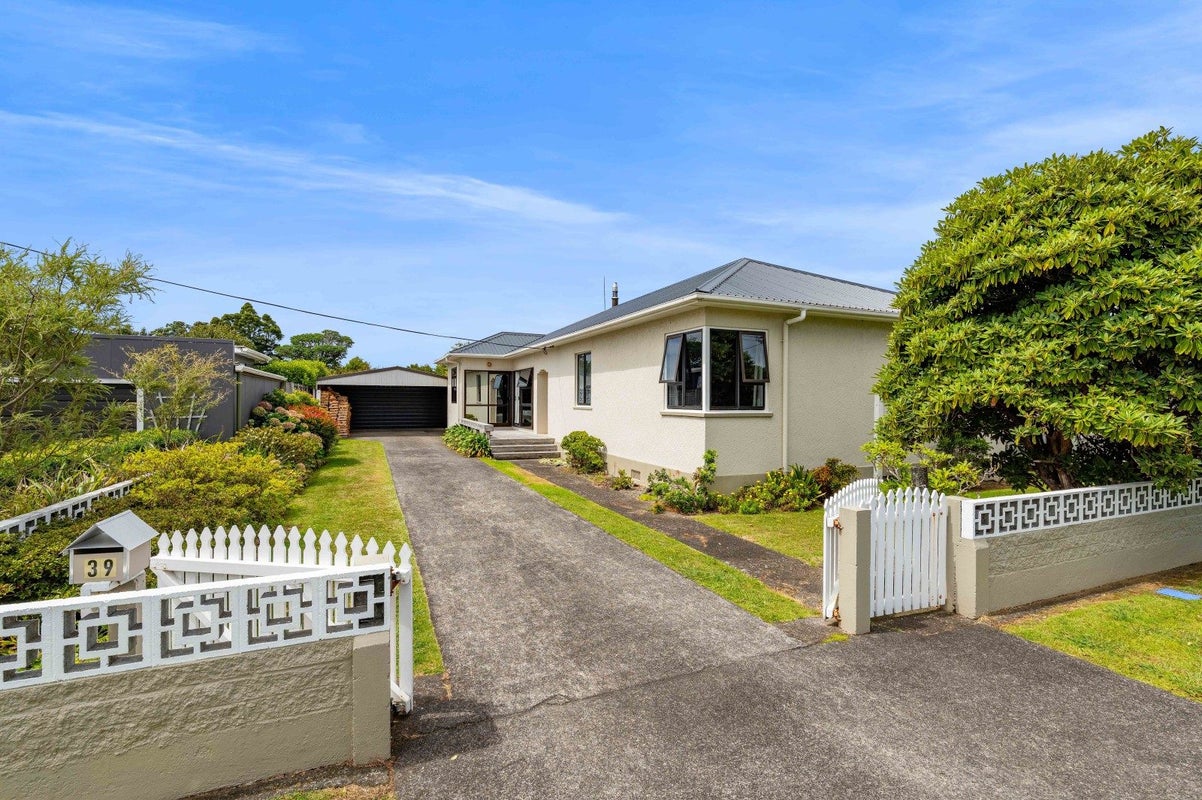 39 Lismore Street, Strandon, New Plymouth - Carousel 34