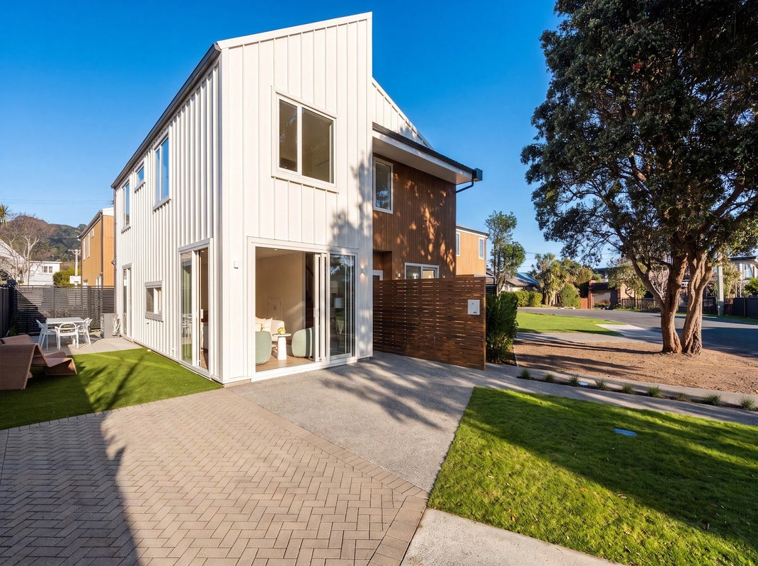 15A Puriri Street, Eastbourne, Lower Hutt, Wellington - Carousel 1