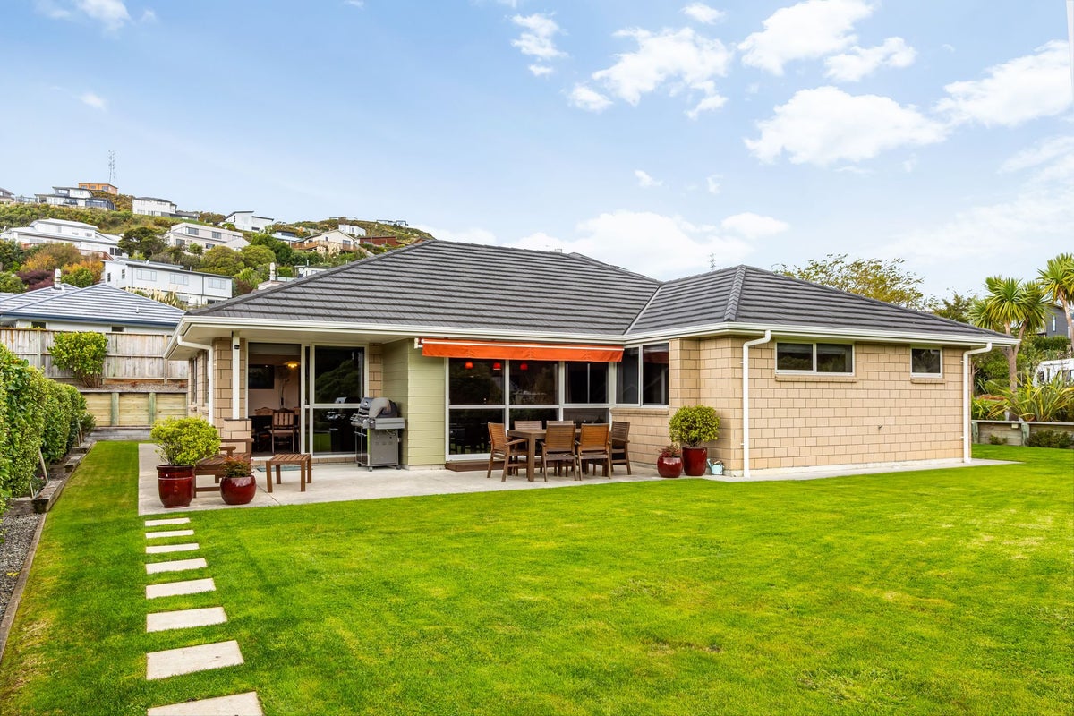 21 Resolution Drive, Whitby, Porirua - Carousel 1