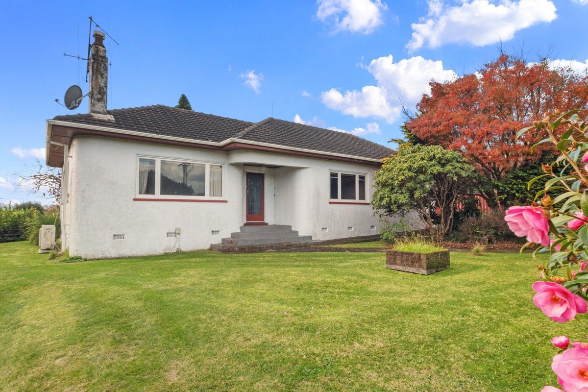4 Beach Road, Katikati, Katikati - Carousel 1