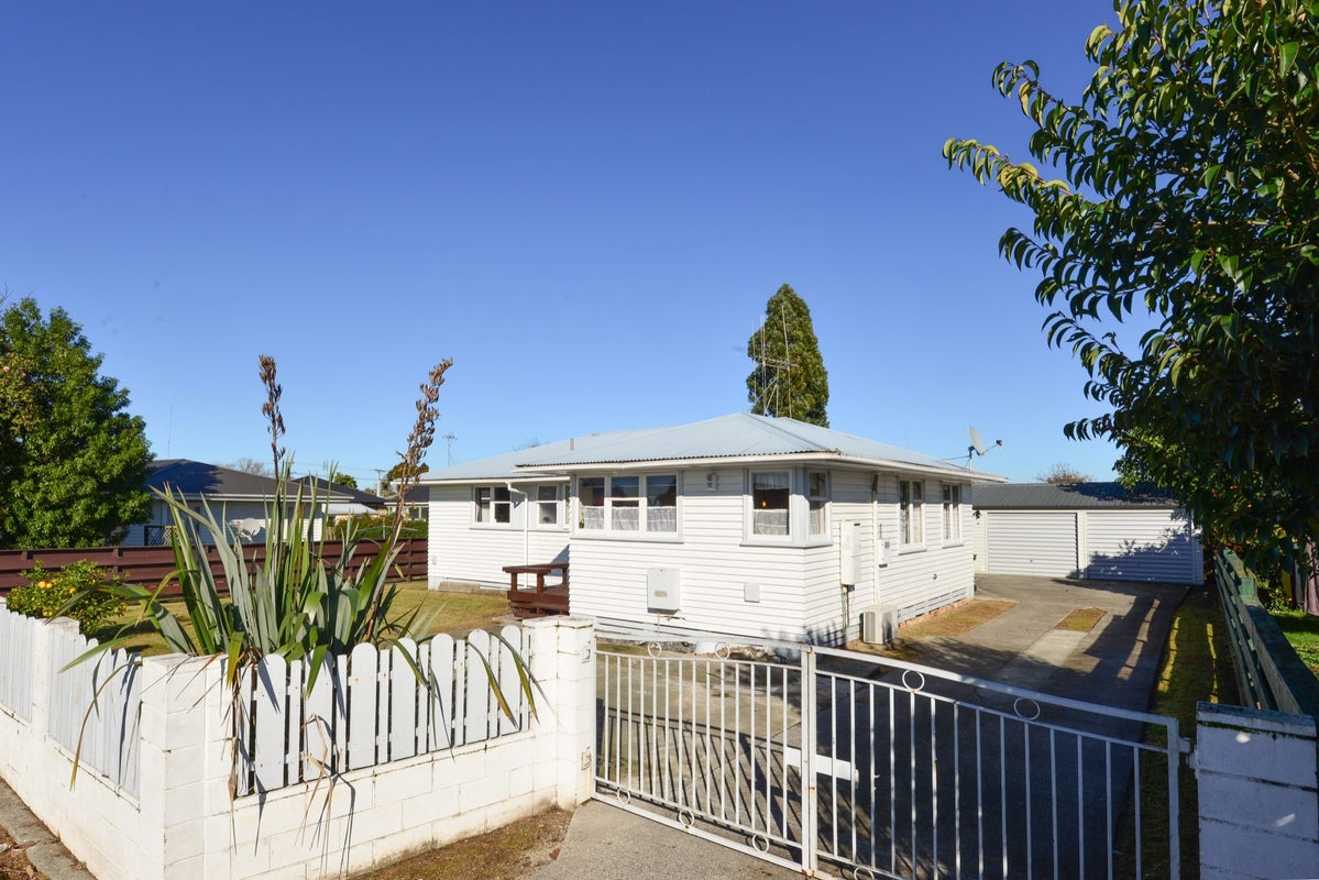 75 Heath Street, St Andrews, Hamilton - Carousel 1