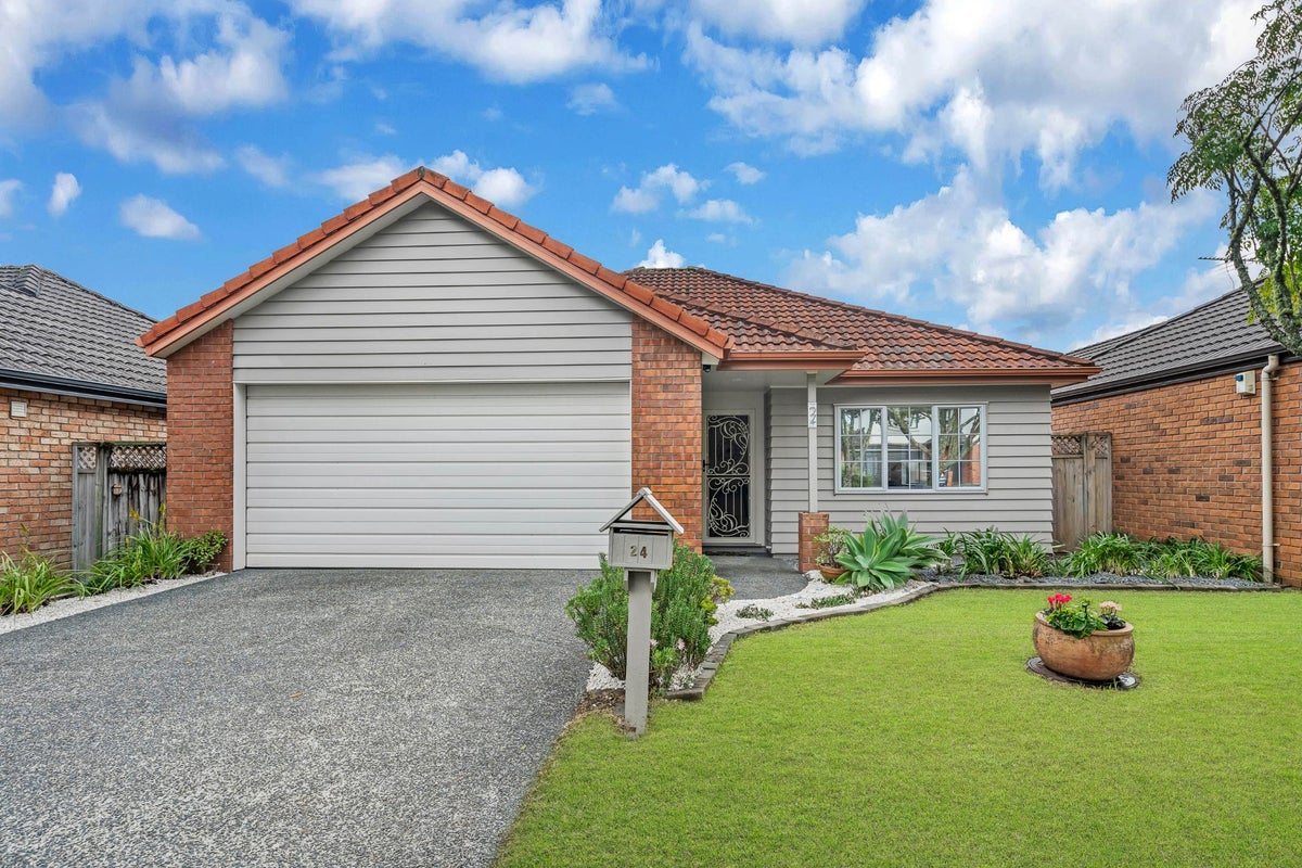 24 Espalier Drive, Henderson, Auckland - Carousel 1