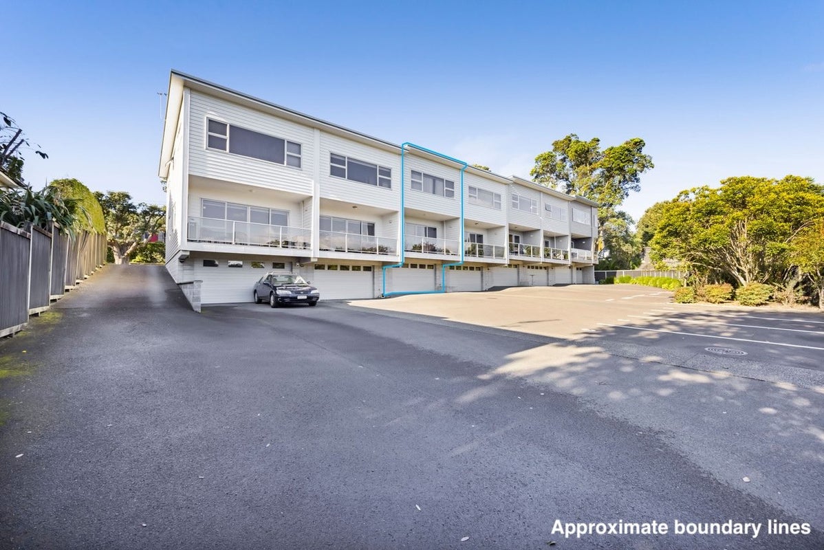 4/16 Ronald Street, Strandon, New Plymouth - Carousel 2