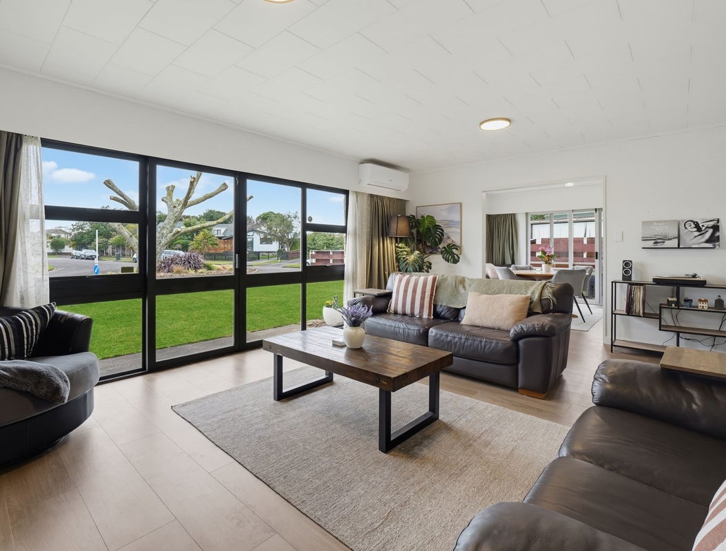 16 Cecil Place, Cloverlea, Palmerston North - Carousel 2