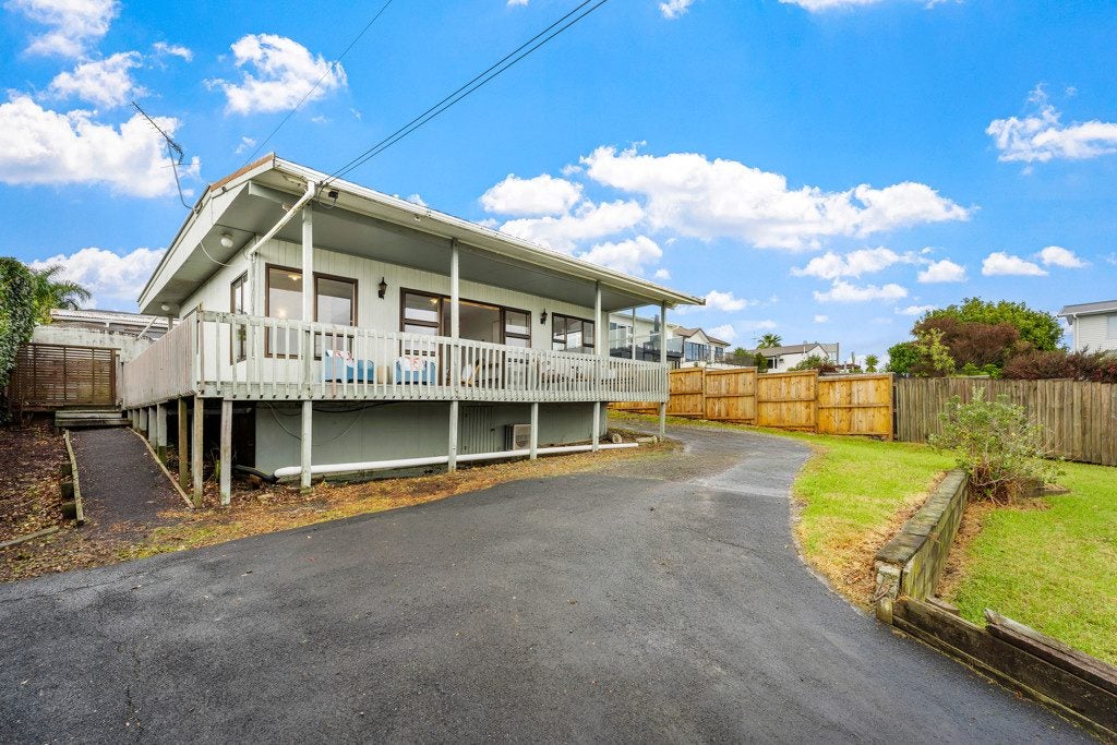 19 Tindalls Bay Road, Tindalls Beach, Whangaparaoa - Carousel 1