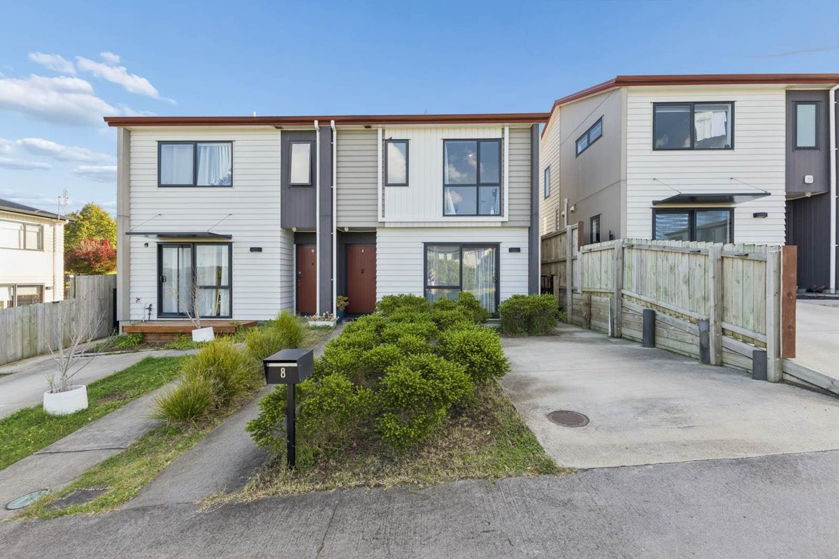 8 Jean Alma Lane, Wattle Downs, Auckland - Carousel 1
