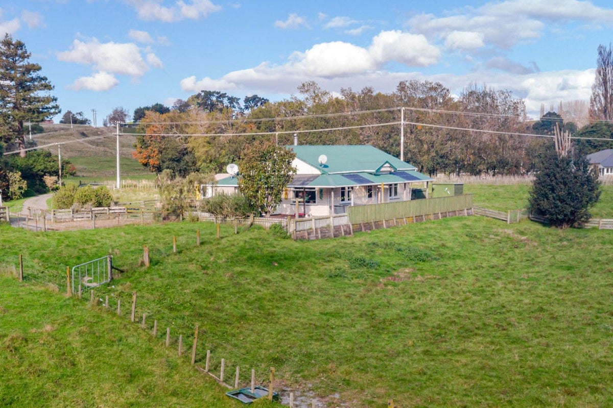 41 Riverdale Road, Dannevirke - Carousel 1