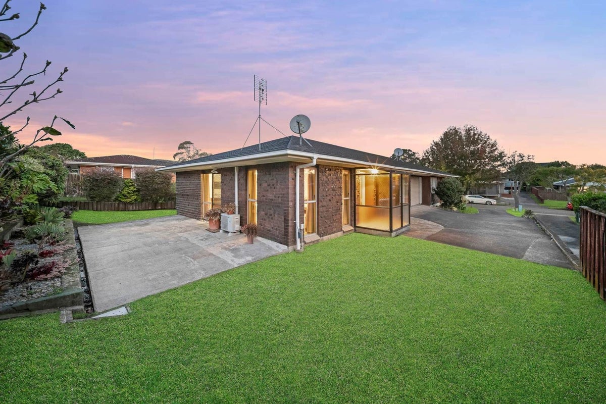 6B Ballater Place, Highland Park, Auckland - Carousel 1