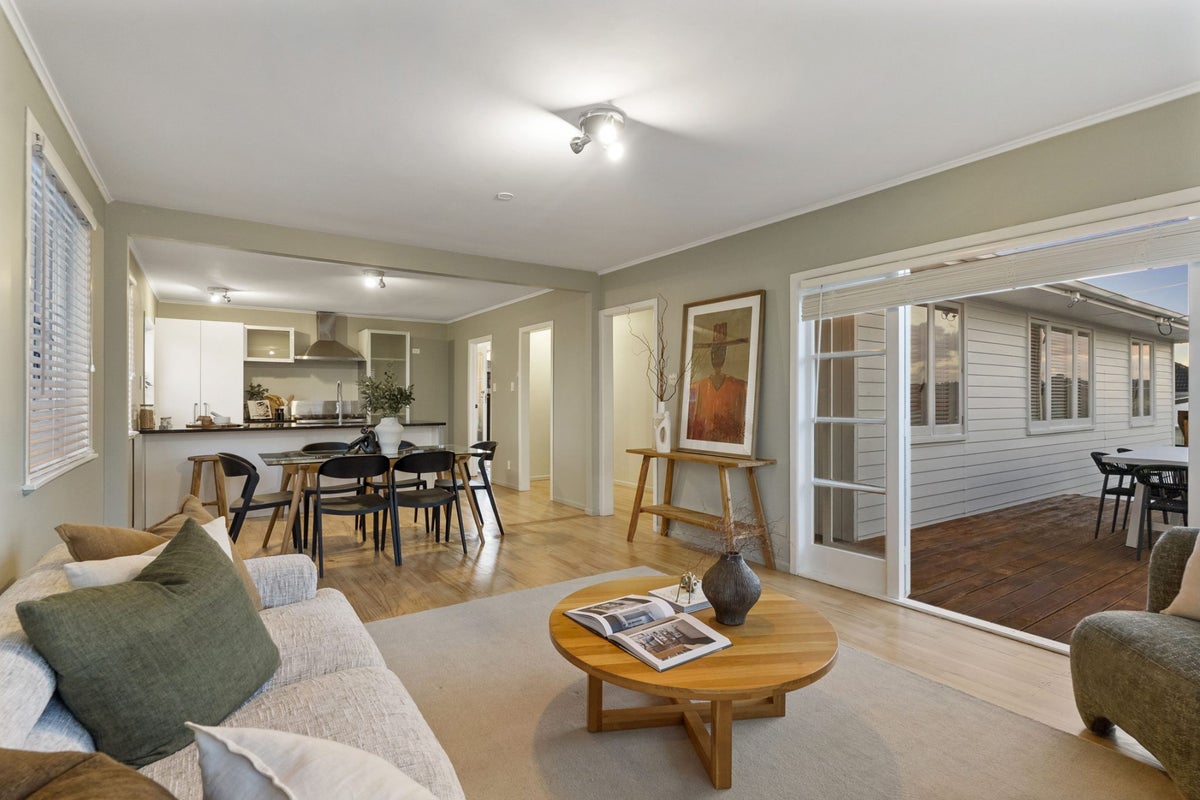 1/17 Fairclough Road, Beach Haven, Auckland - Carousel 1