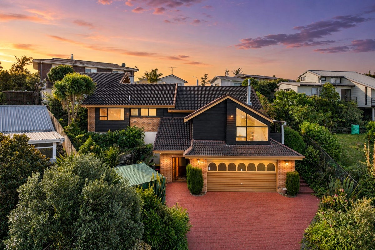 15 Da Vinci Place, West Harbour, Auckland - Carousel 1