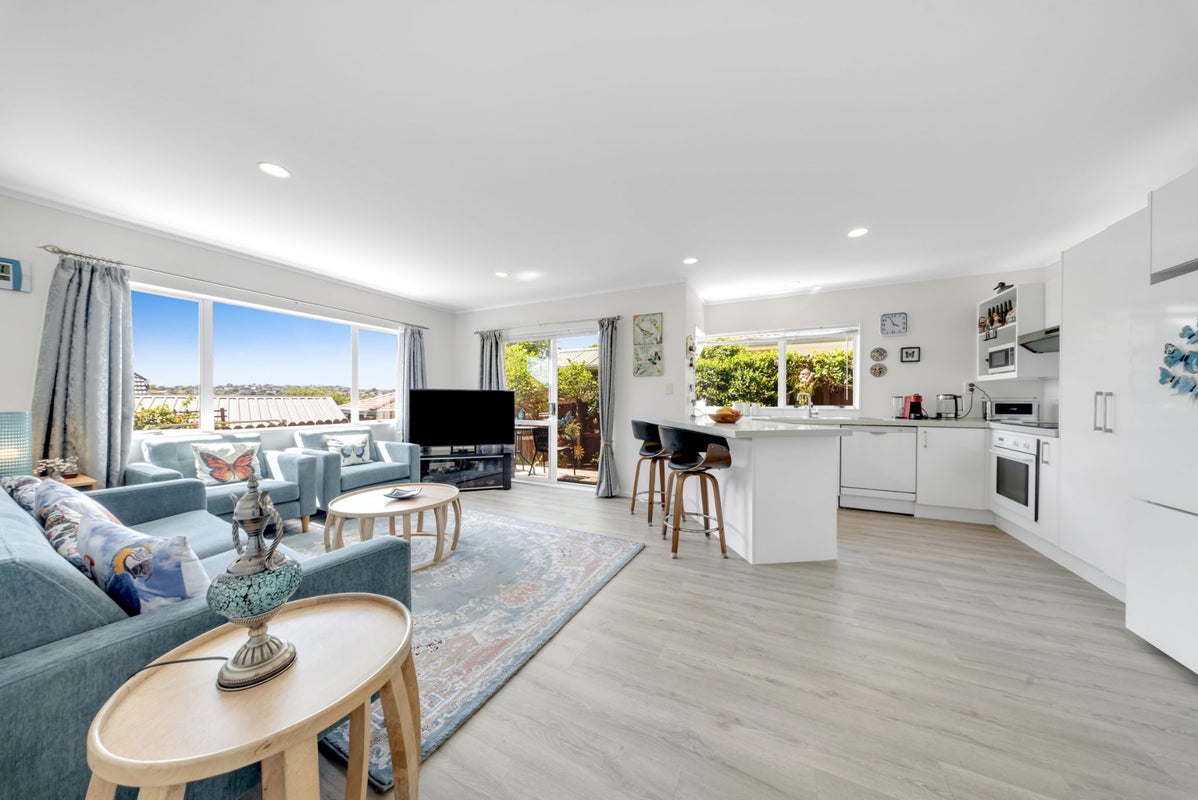 2/47 Orangewood Drive, Northpark, Auckland - Carousel 2