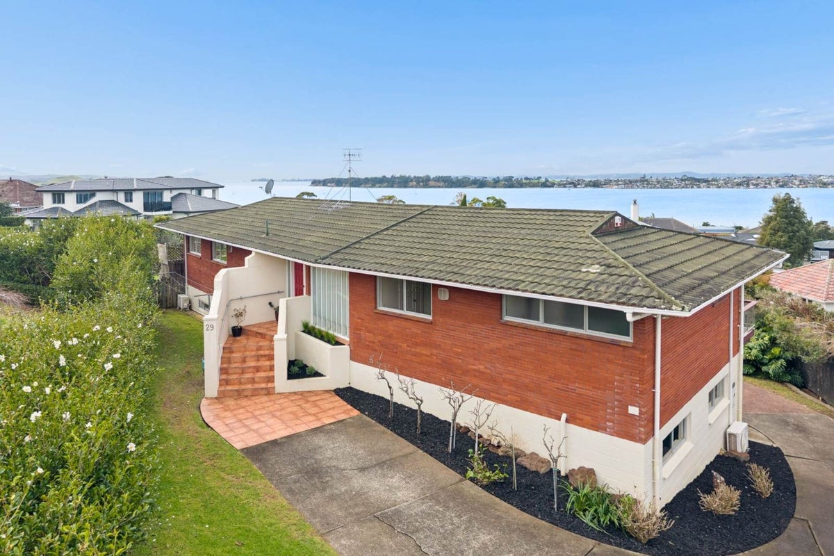 29 Vanessa Crescent, Glendowie, Auckland - Carousel 2