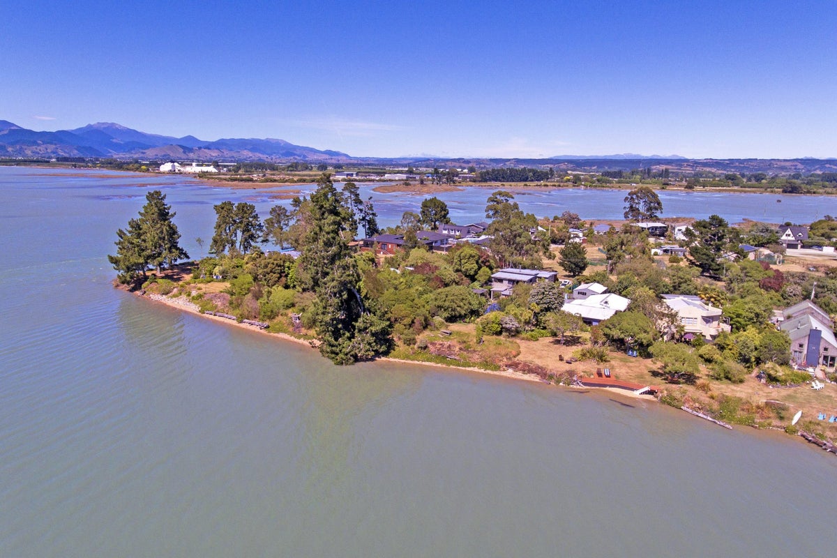 137 Barnett Avenue, Best Island, Richmond - Carousel 1