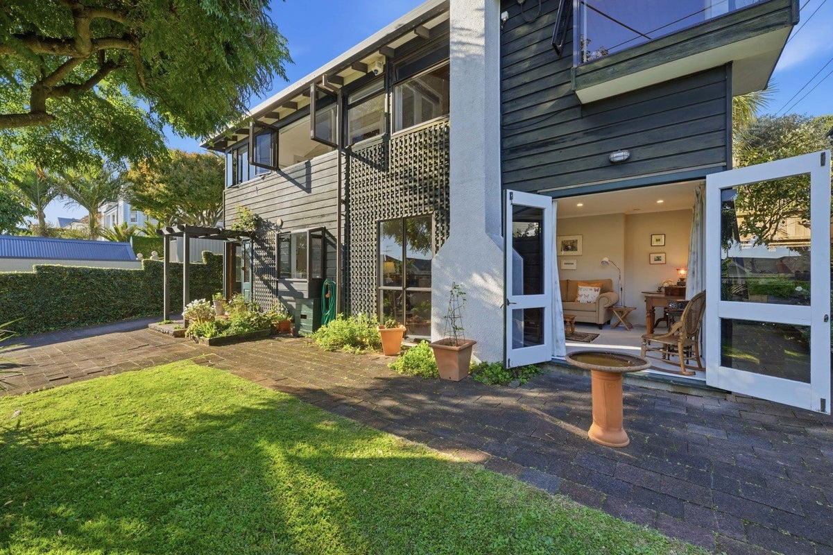 2/32 Albert Road, Devonport, Auckland - Carousel 1