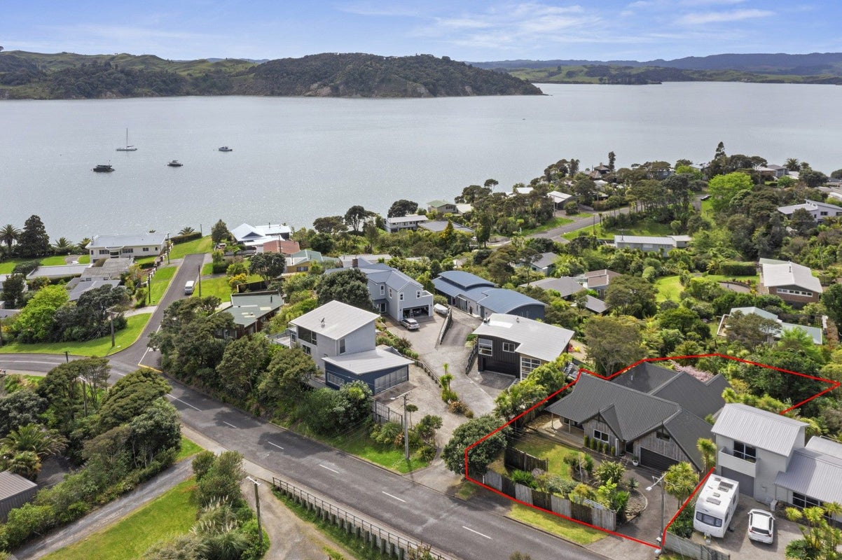 60A Government Road, Raglan - Carousel 1