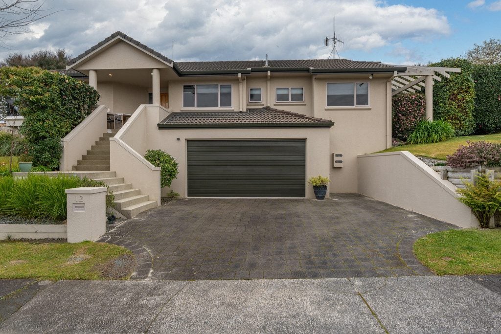 12 Munro Place, Flagstaff, Hamilton - Carousel 2