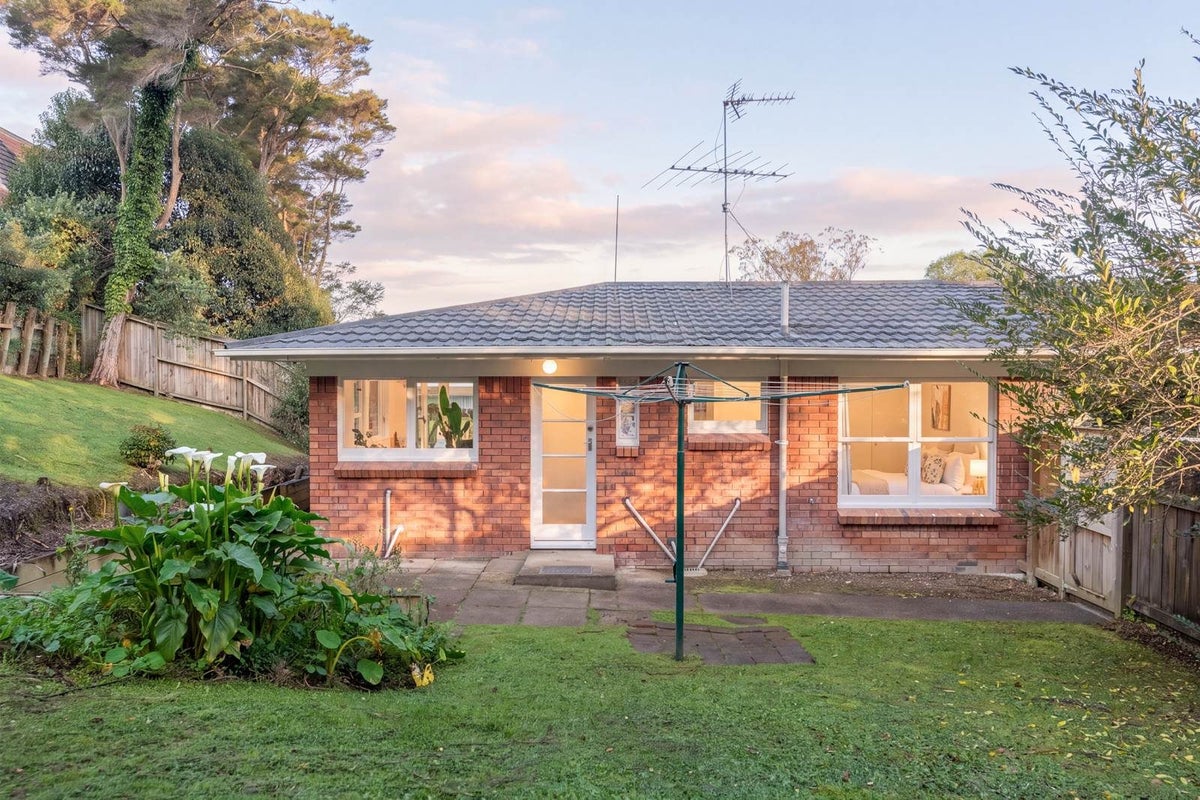 2/59 Ayton Drive, Totara Vale, Auckland - Carousel 1